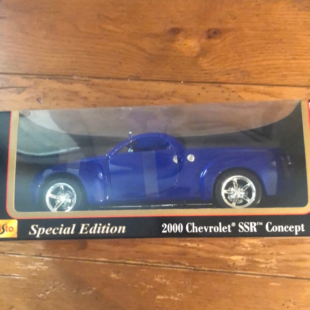Special edition, 2000 Chevrolet SSR concept New still in box
